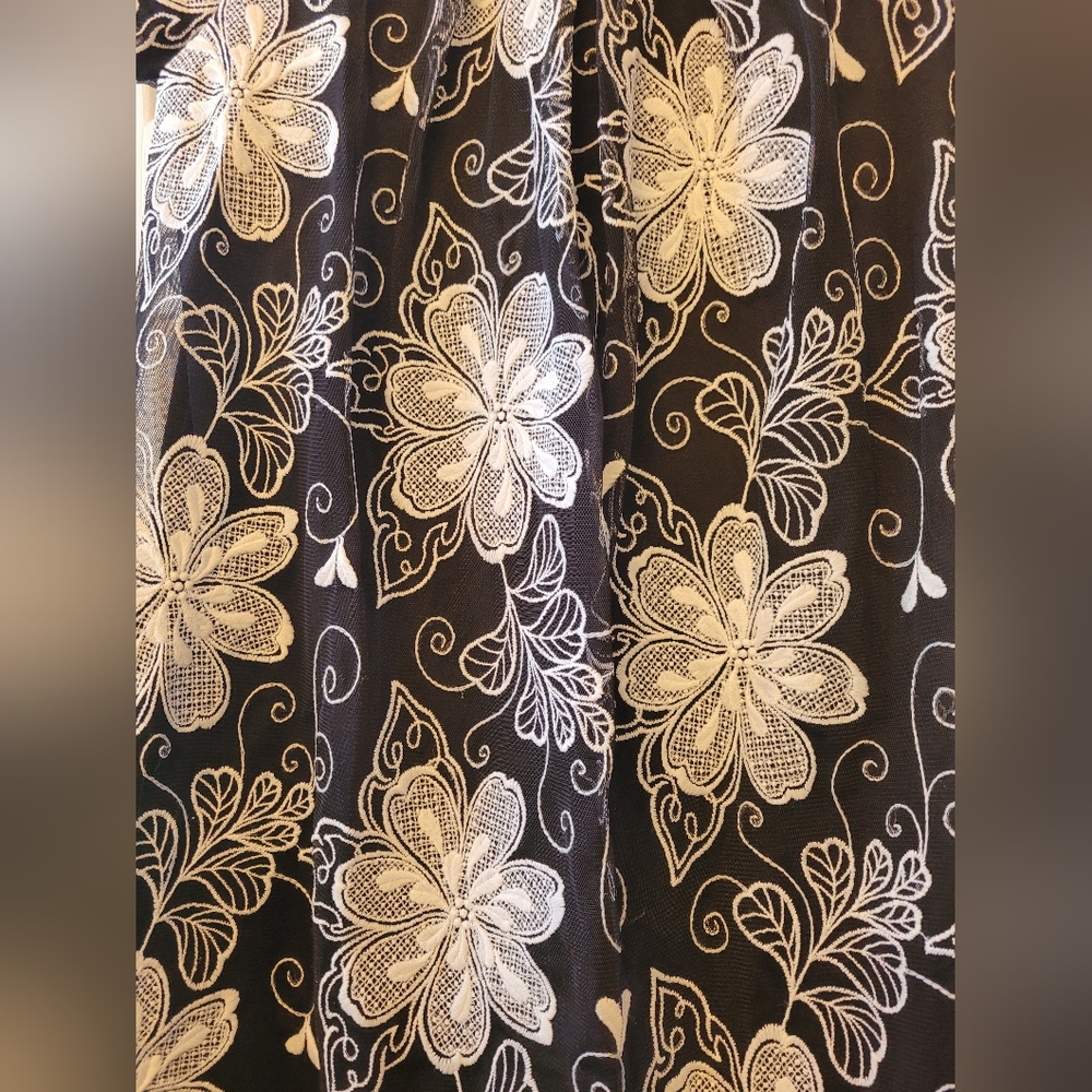 Bonnie Jean Dress - Picture 4 of 5